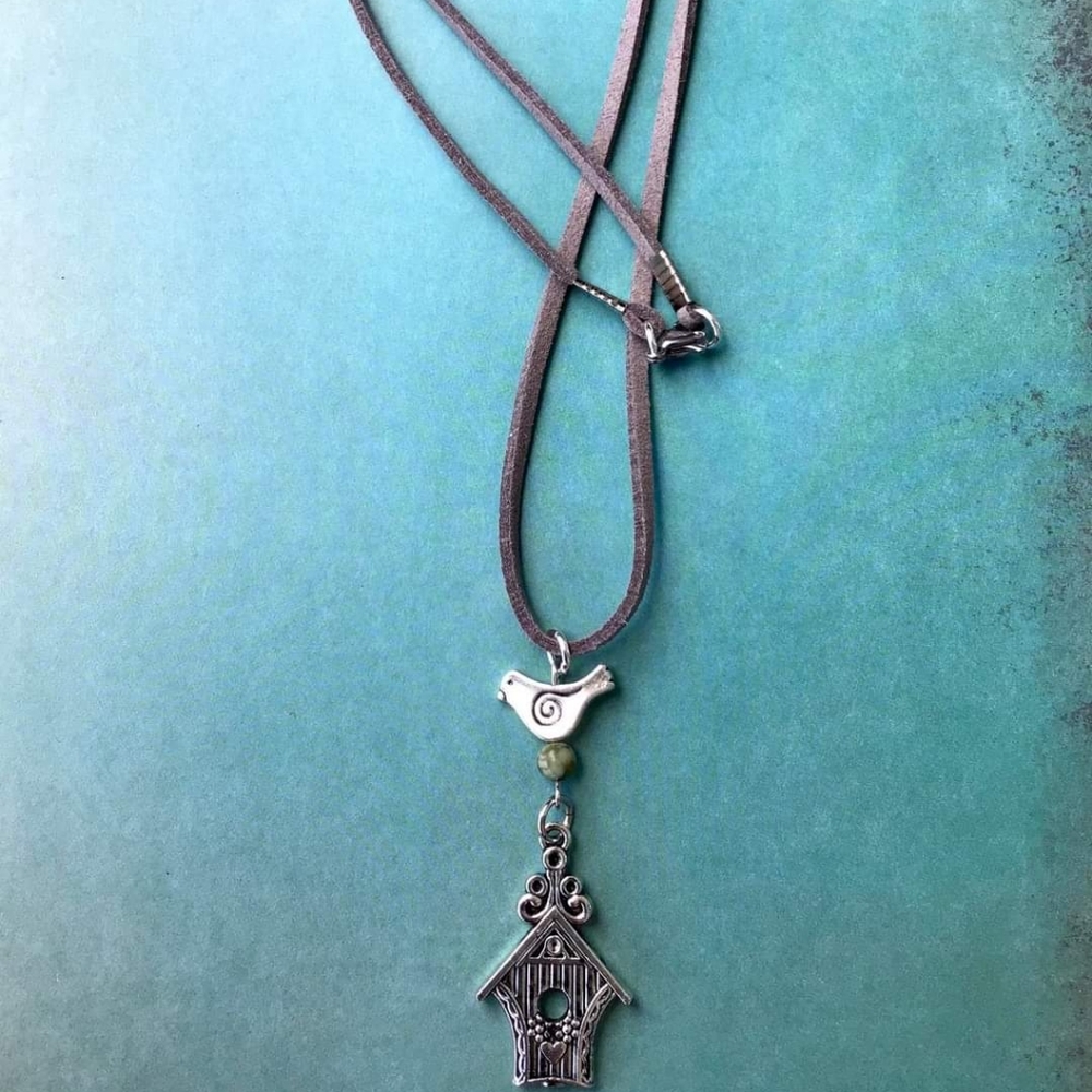 🐦HAND-CRAFTED NECKLACE